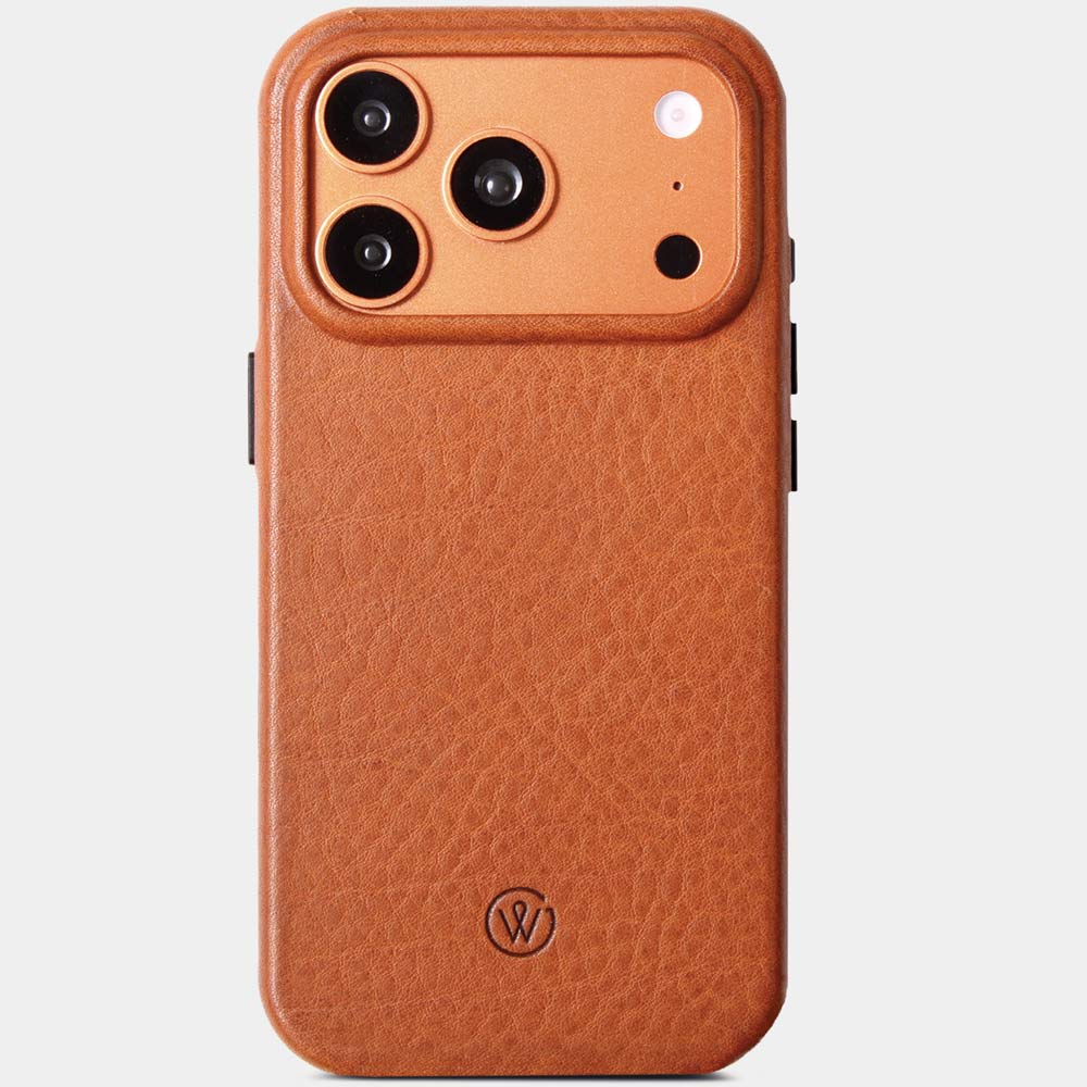 iphone 18 Pro Hülle in Cognac von Good Wilhelm mit offenem Kameraausschnitt