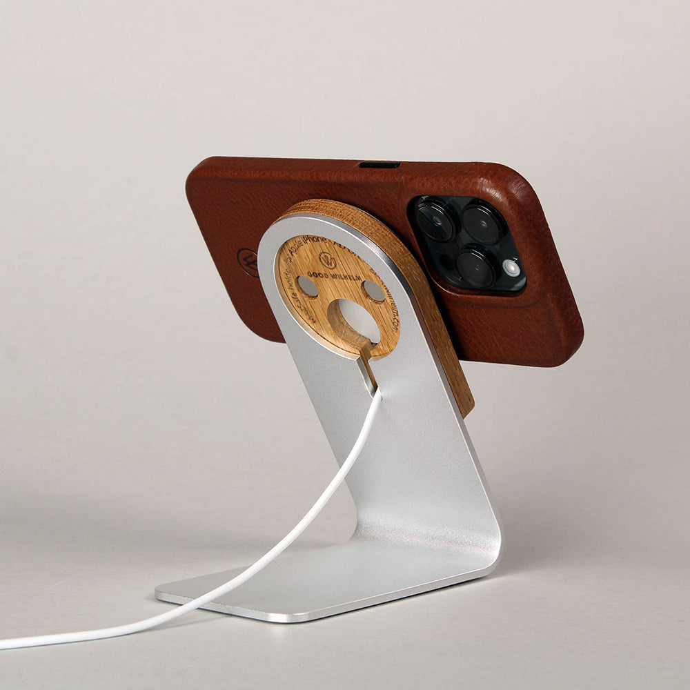 magsafe Halter aus Aluminium und Holz mit iPhone case