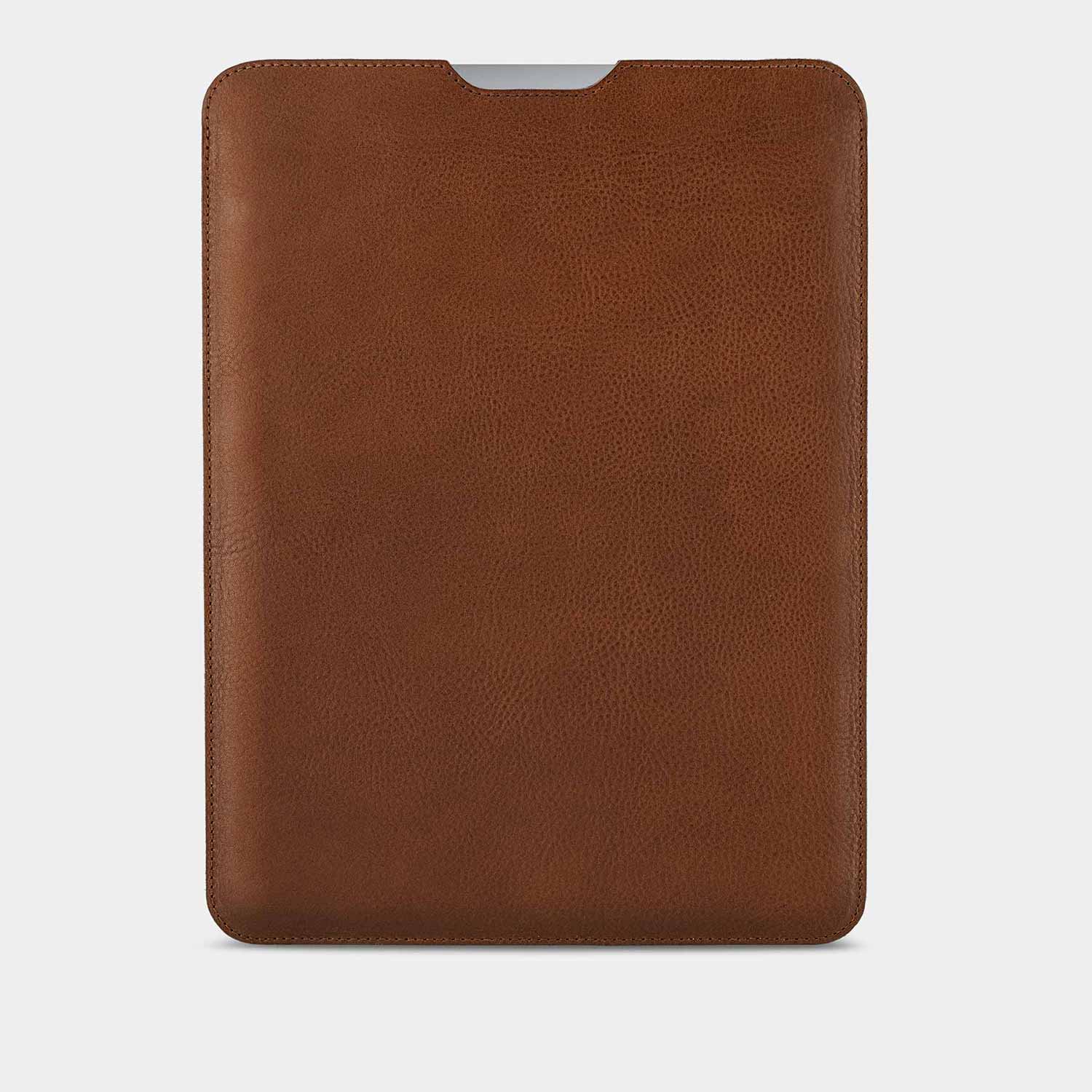 MacBook Sleeve HENRY von Goodwilhelm in der Farbe cognac